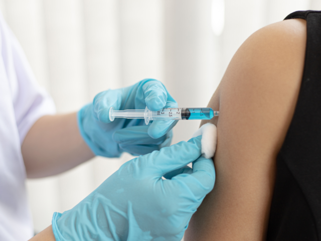 Vacinação em Pessoas com Doenças Autoimunes: Considerações e Recomendações